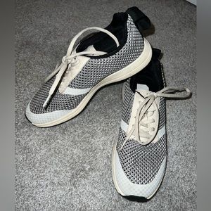 York Athletic Shoes. Women’s size: 7.5 (Creme and black)